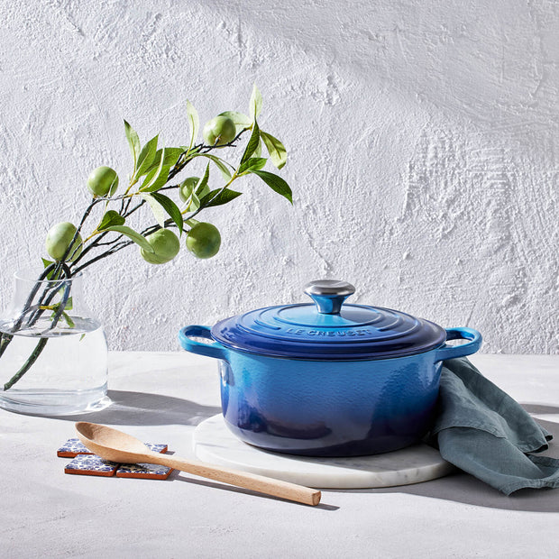 LE CREUSET SIGNATURE CAST IRON 28CM ROUND CASSEROLE - AZURE